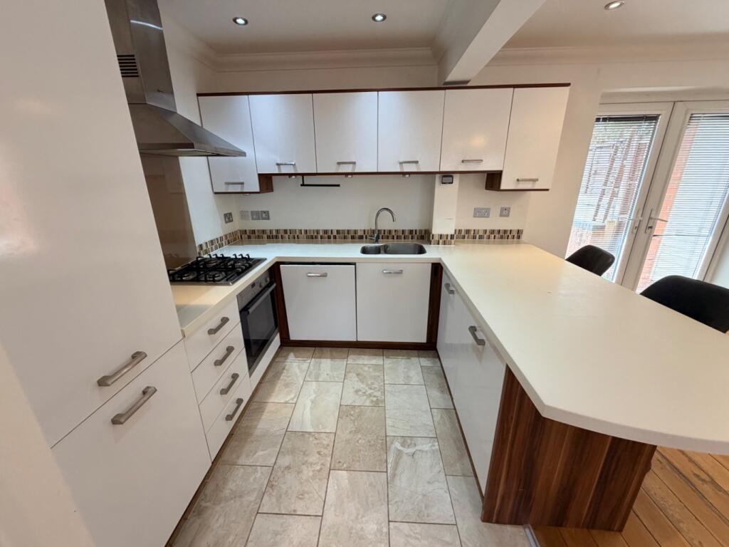 House in Luton - View 2