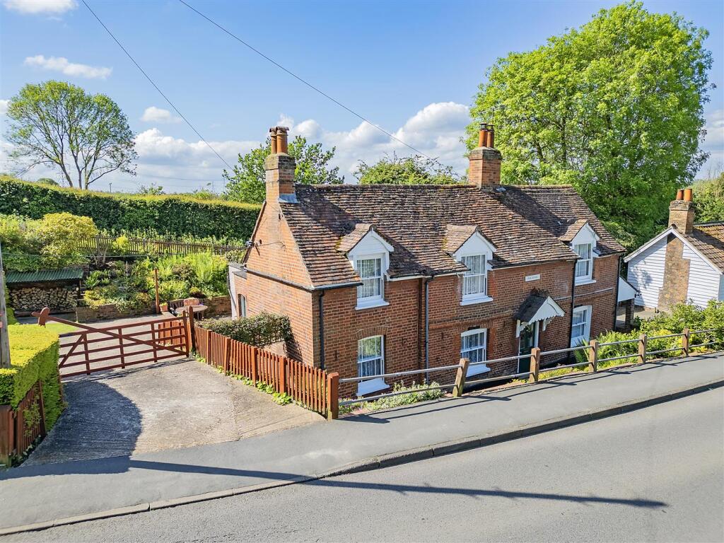 3-bed semi-detached on Roydon Road, Stanstead Abbotts, £525,000