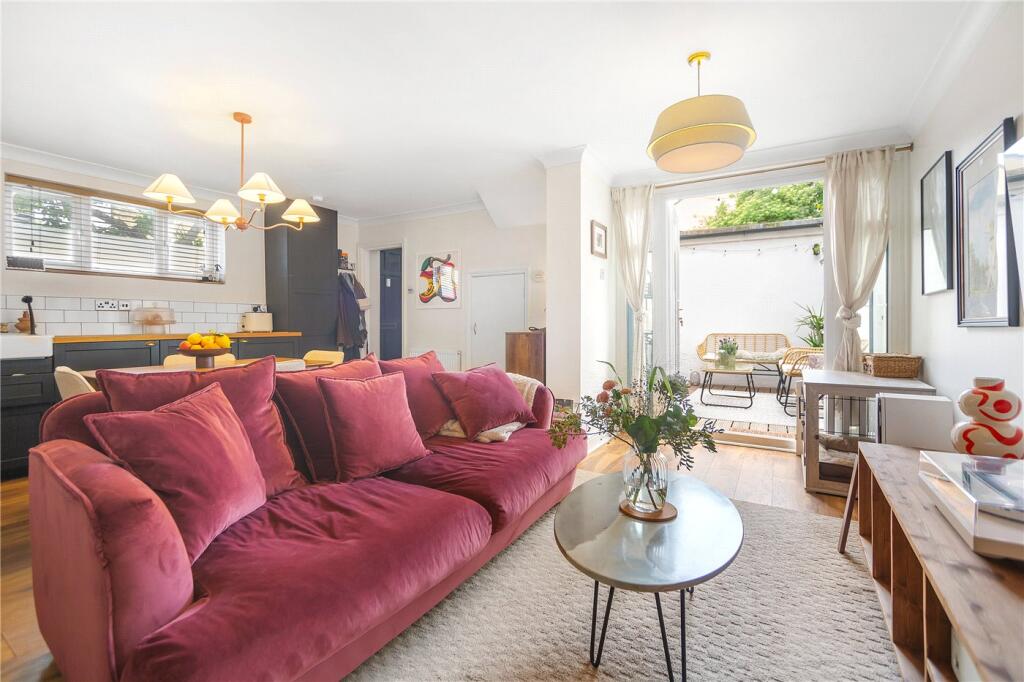 1-bed terraced on 135a Evelina Road, £500,000