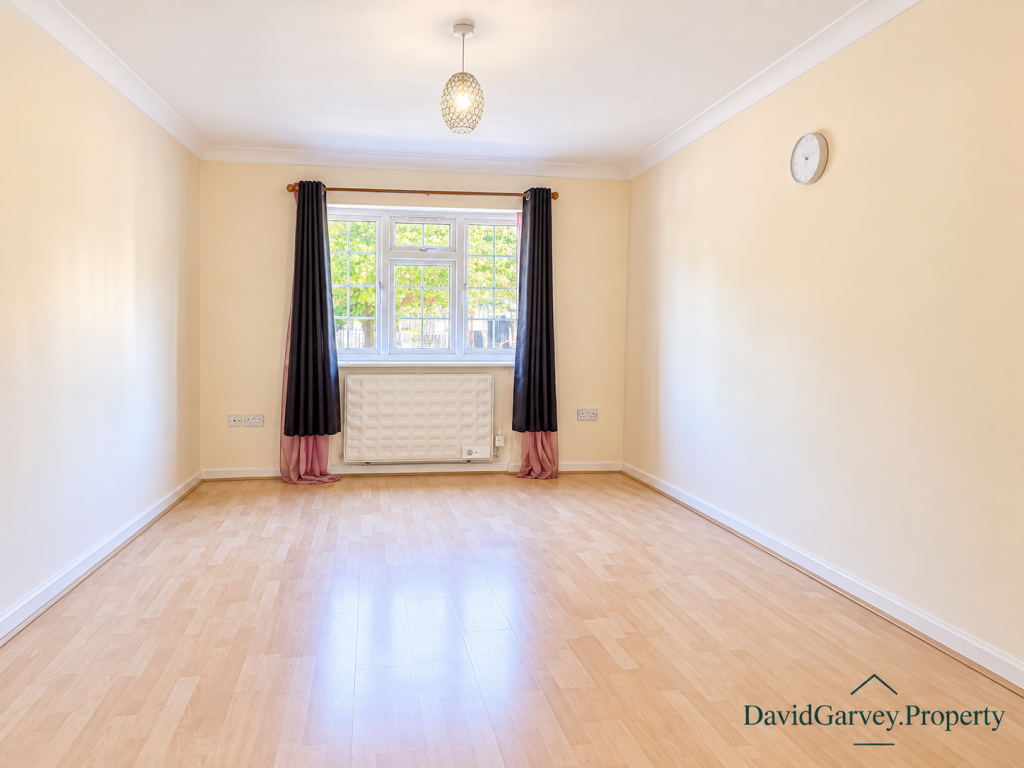 Apartment in Romford - View 4