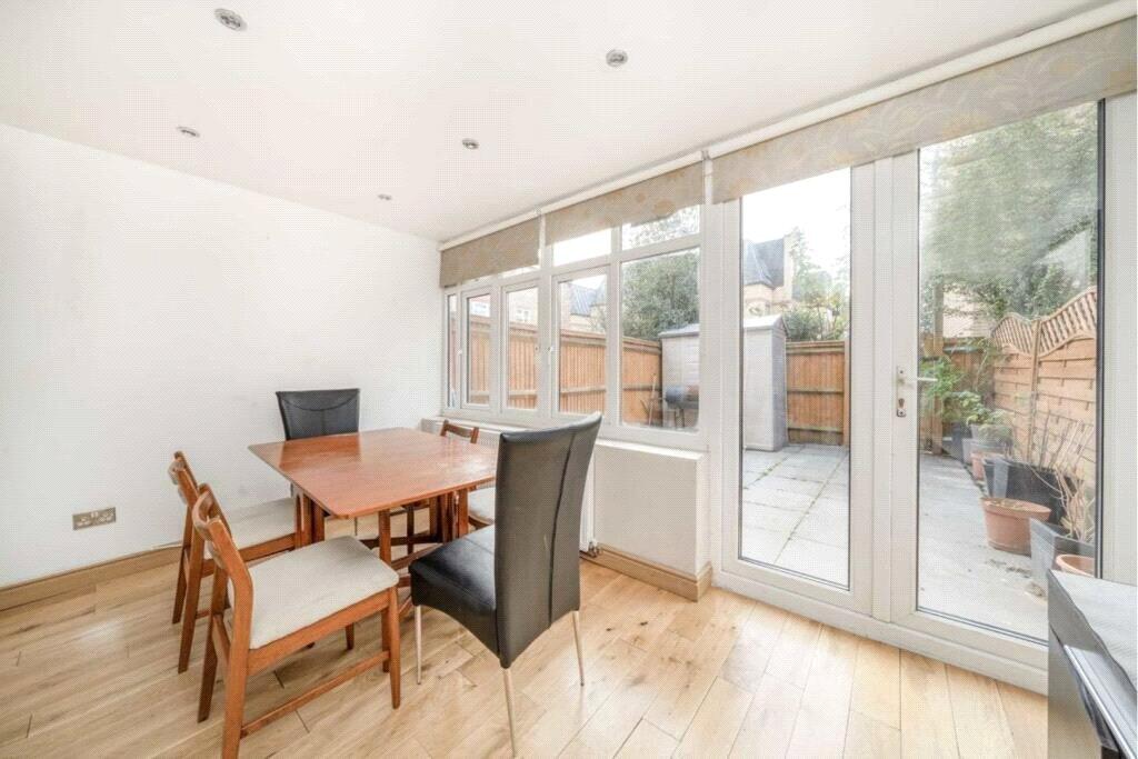 House in London - View 5