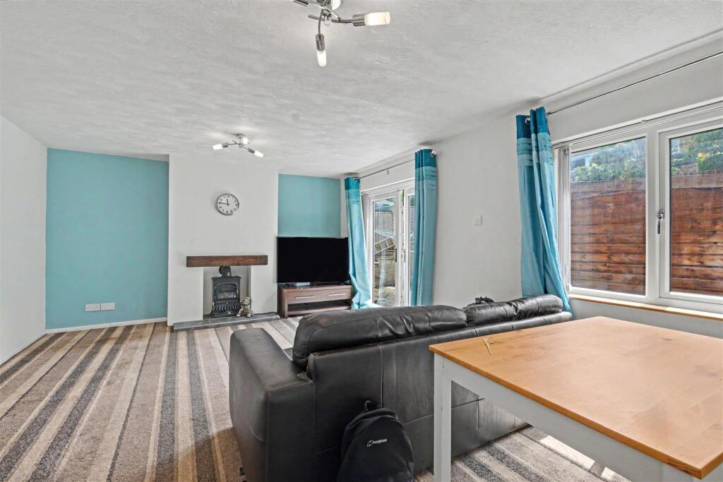 House in Nottingham, Gedling - More