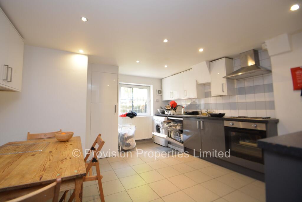 House in Leeds, West Yorkshire - View 3