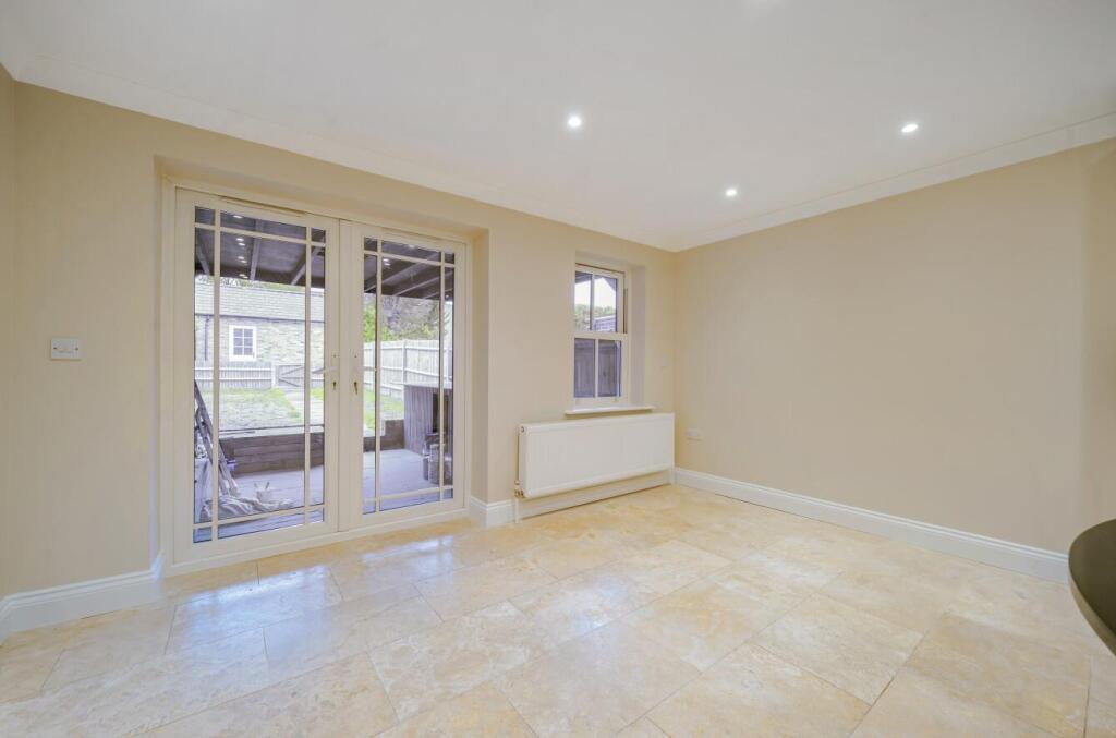 Portesbery Road, Camberley photo 3