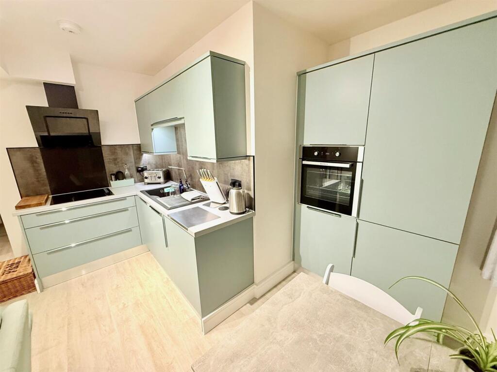 Apartment in Epping Forest, Waltham Abbey - View 5