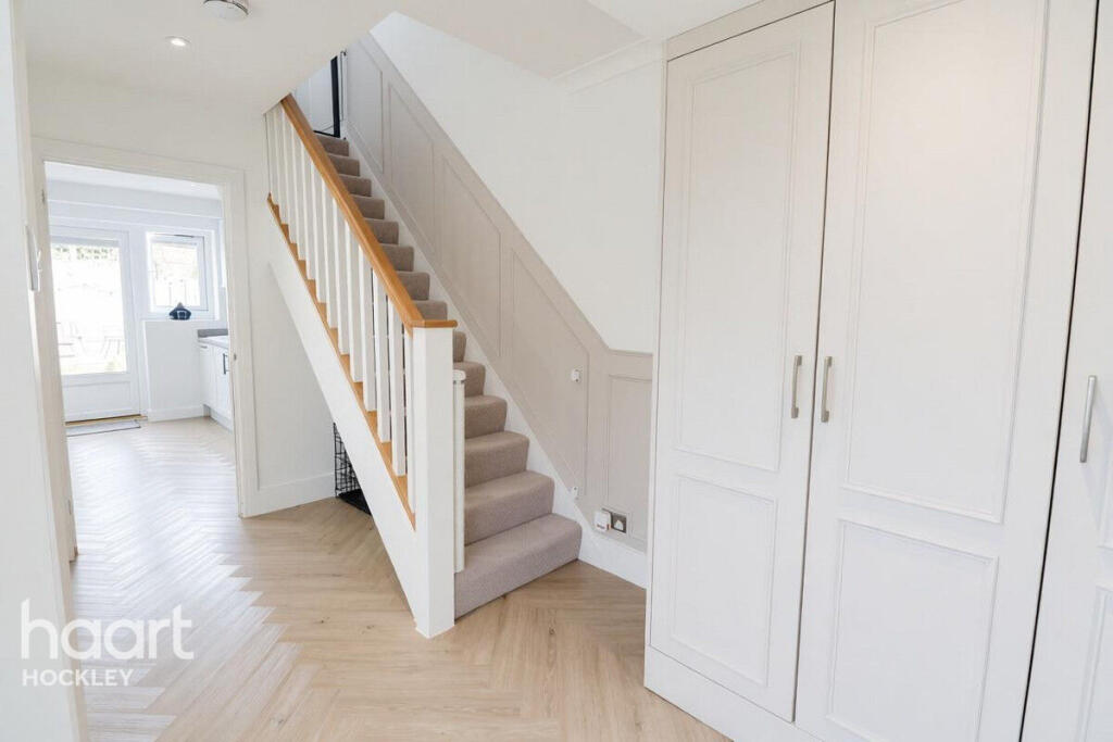 House in Rochford, Canewdon - More