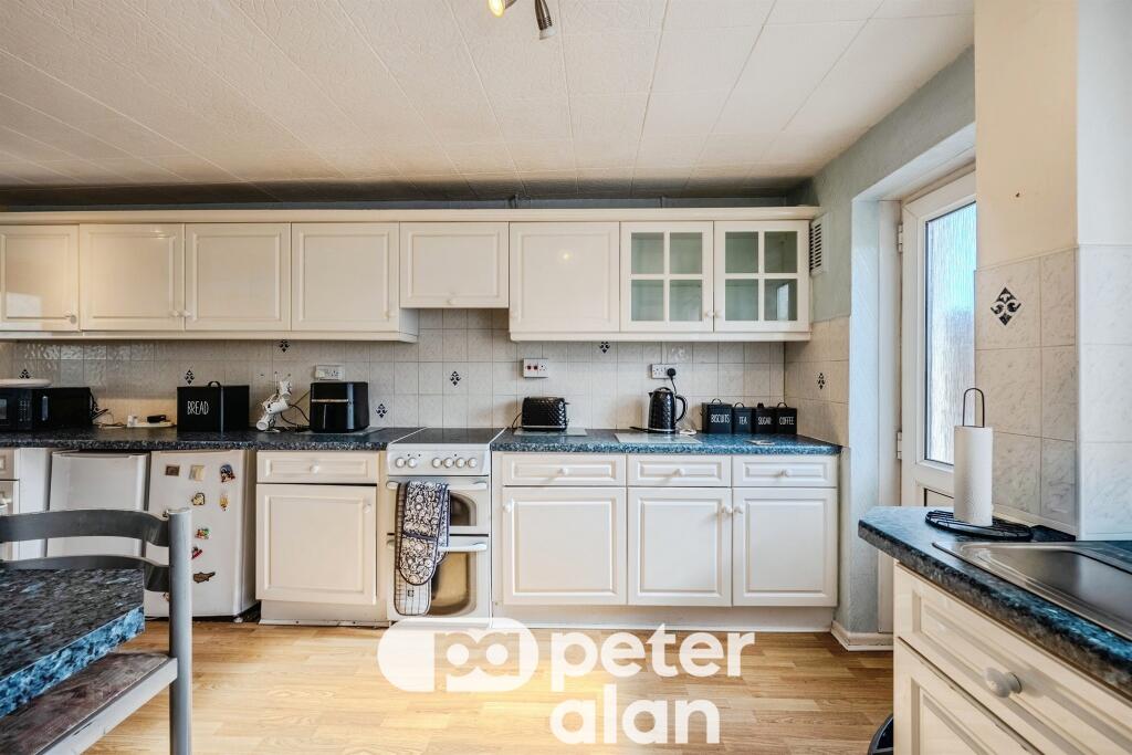 House in Newport - View 5