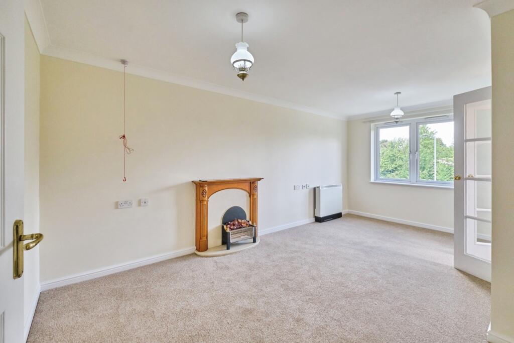 Apartment in Tamworth, Staffordshire - View 2