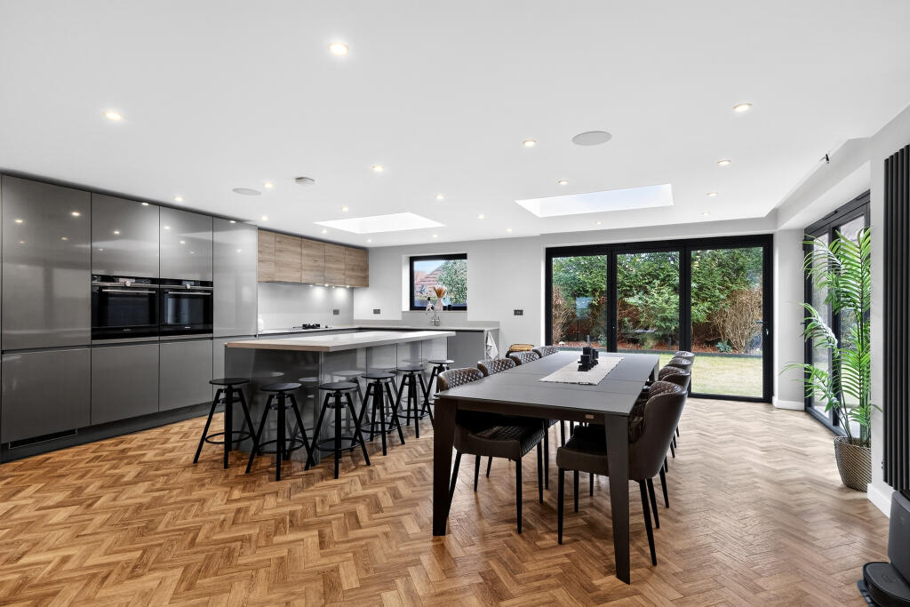 Milton Road, Broughton, Milton Keynes, MK10 photo 2