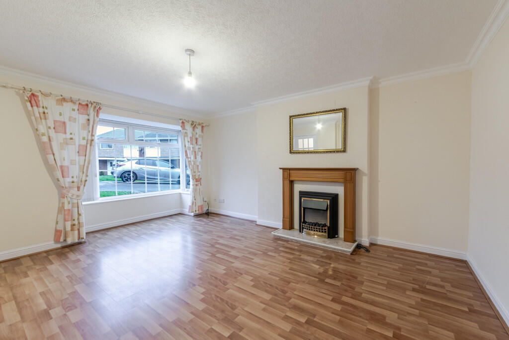 Western Close, Garden City photo 2