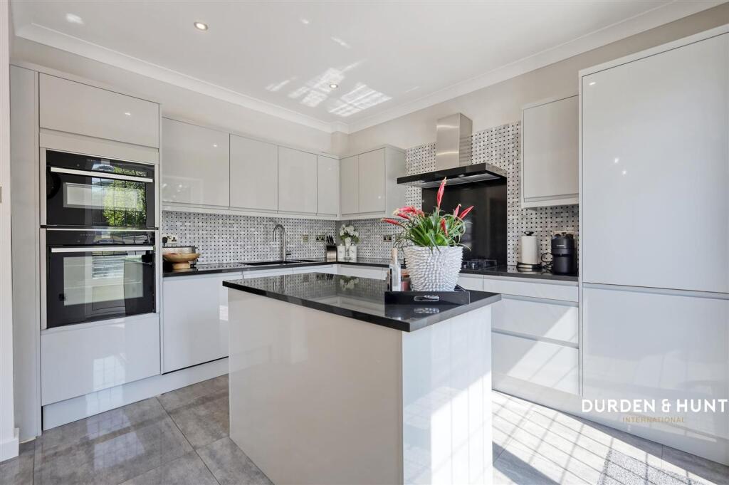 House in Epping Forest, Loughton - View 5