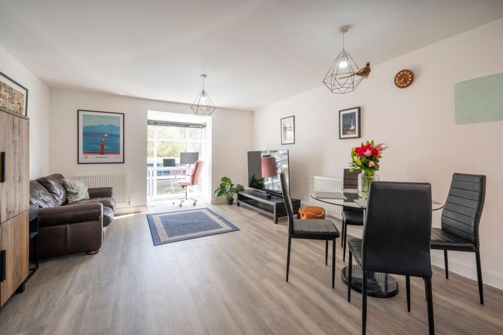 Apartment in Wokingham, Montague Park - View 3