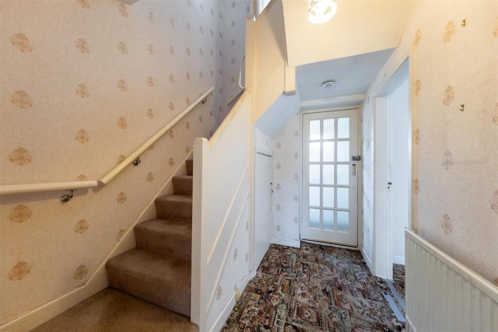 Valley Lane, Cuddington photo 2