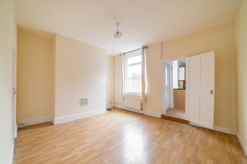 House in Oldham - View 4