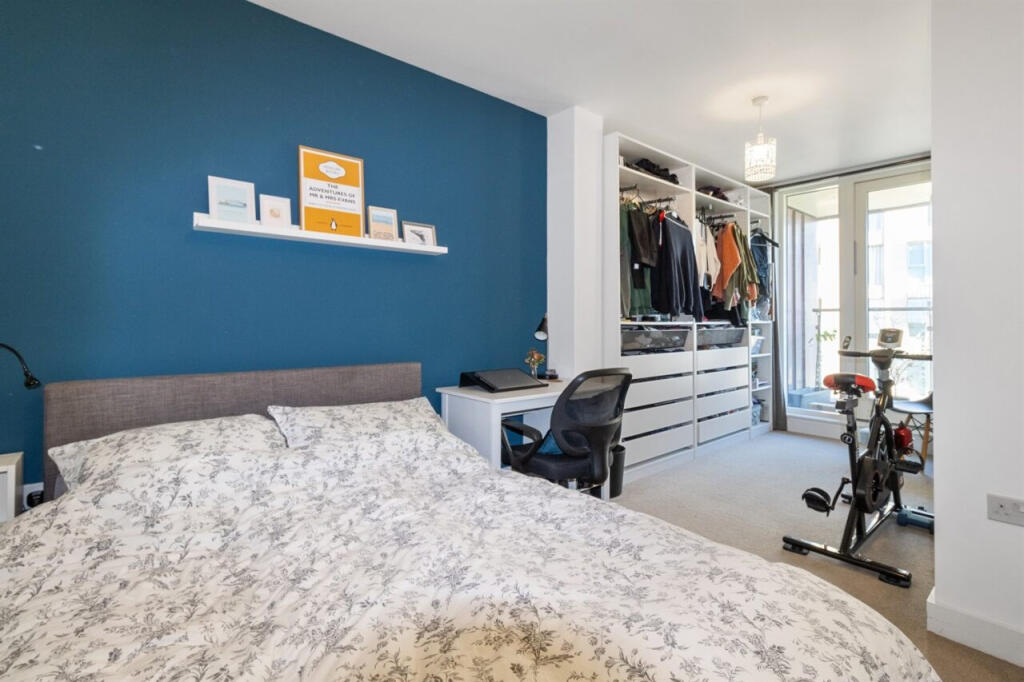 Apartment in London - More