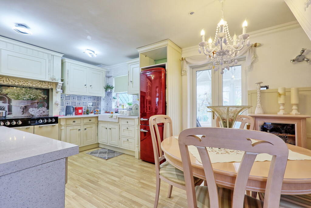 House in Romford - More