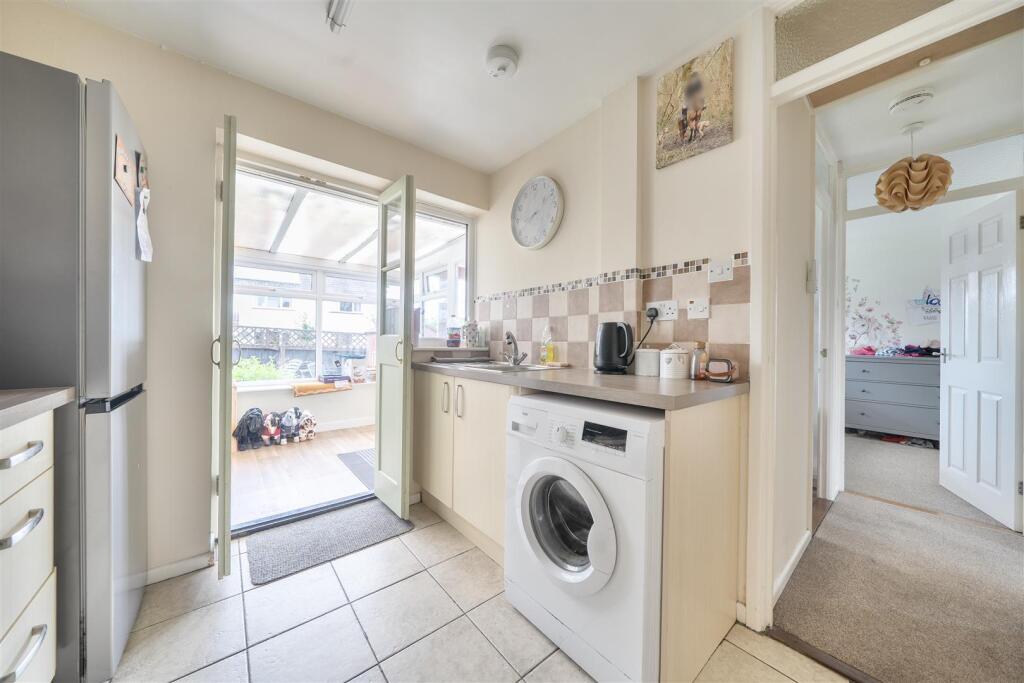 Meadowside, Rockwell Green, Wellington photo 4