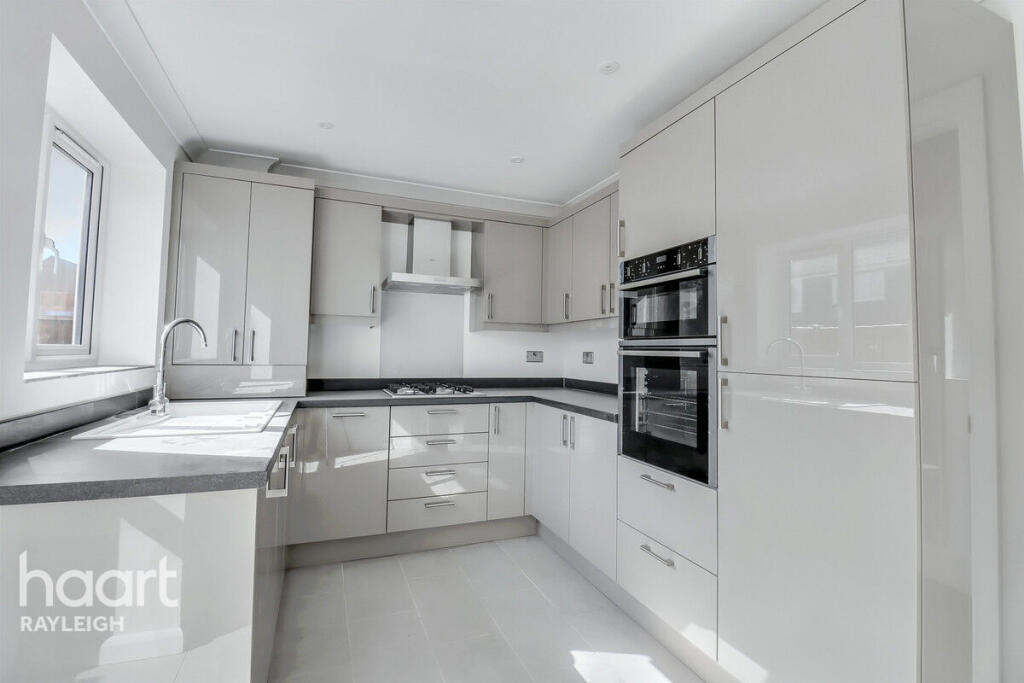 Fairview Crescent, Rayleigh photo 3