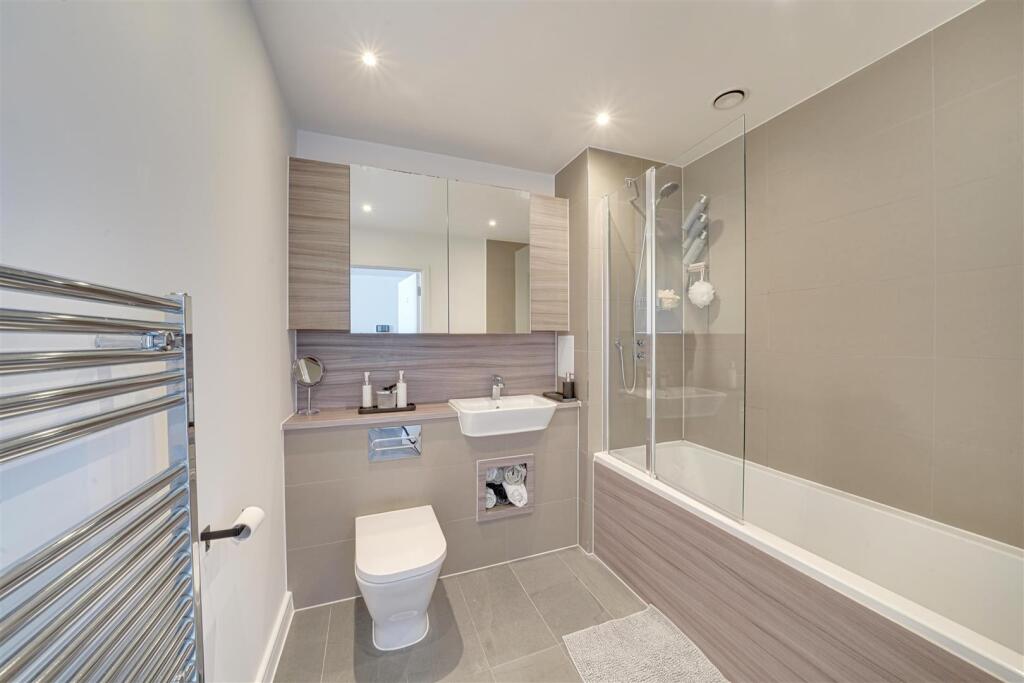 Apartment in London, Ponders End - View 4
