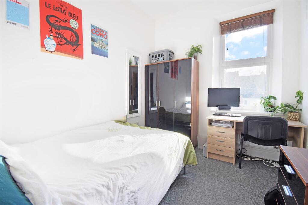 House in Sheffield, Crookesmoor, Broomhill - More