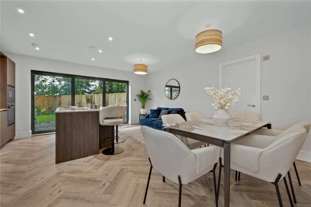 Greystones, Tollgate Road, Dorking, RH4 photo 3