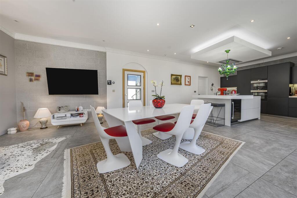 Additional image 7 of West Riding, Bricket Wood, St. Albans