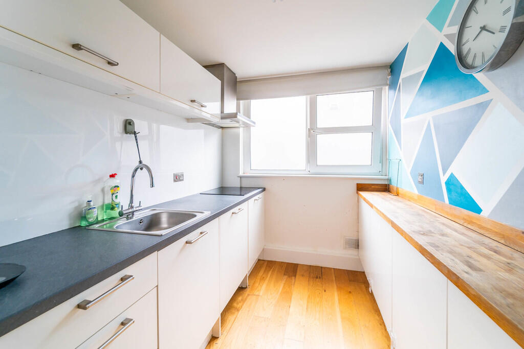 Apartment in London - View 5