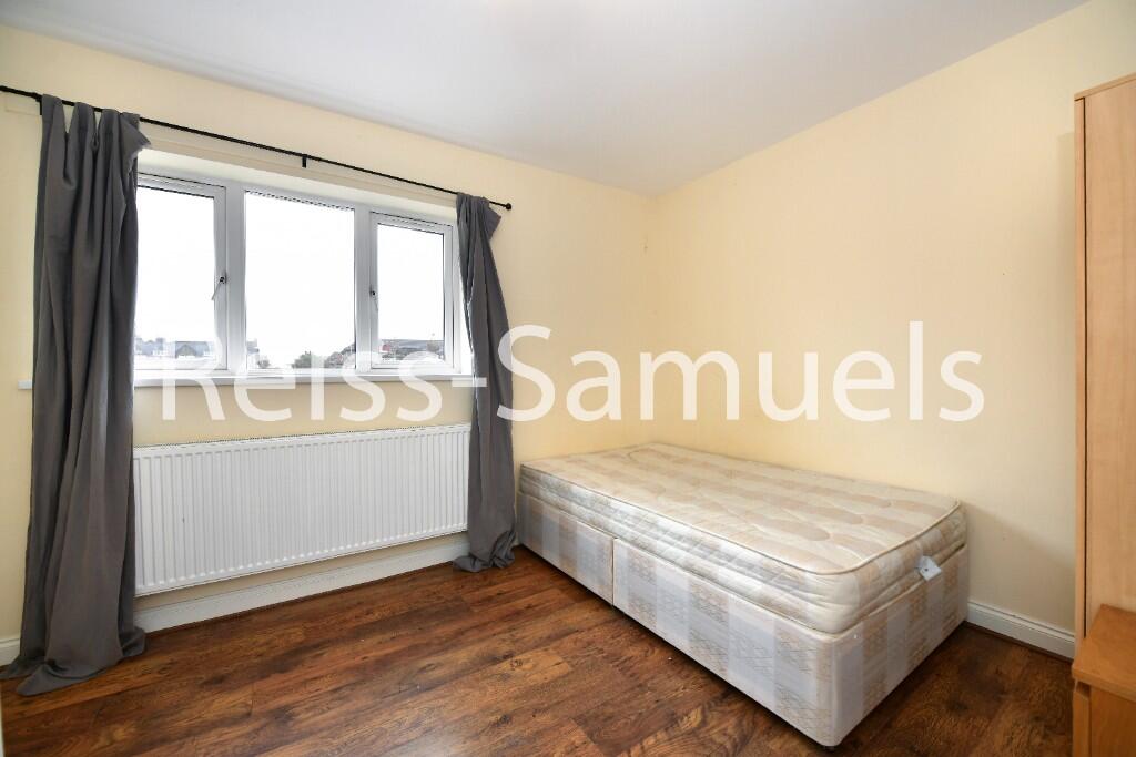 5 bedroom semi-detached house for rent