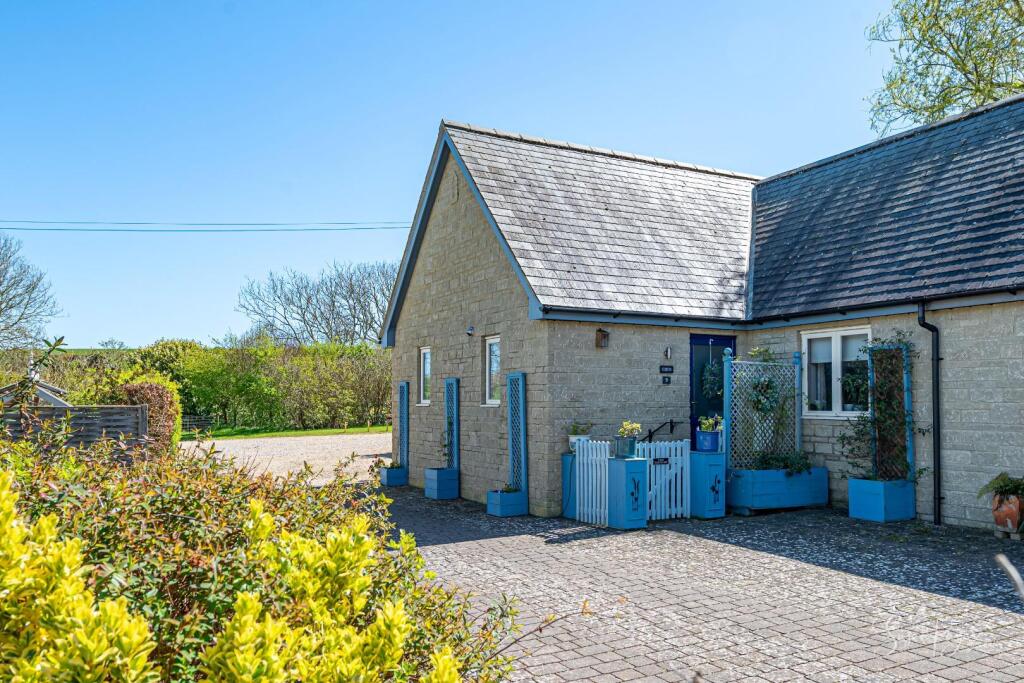 Main image of property: High Street, Niton