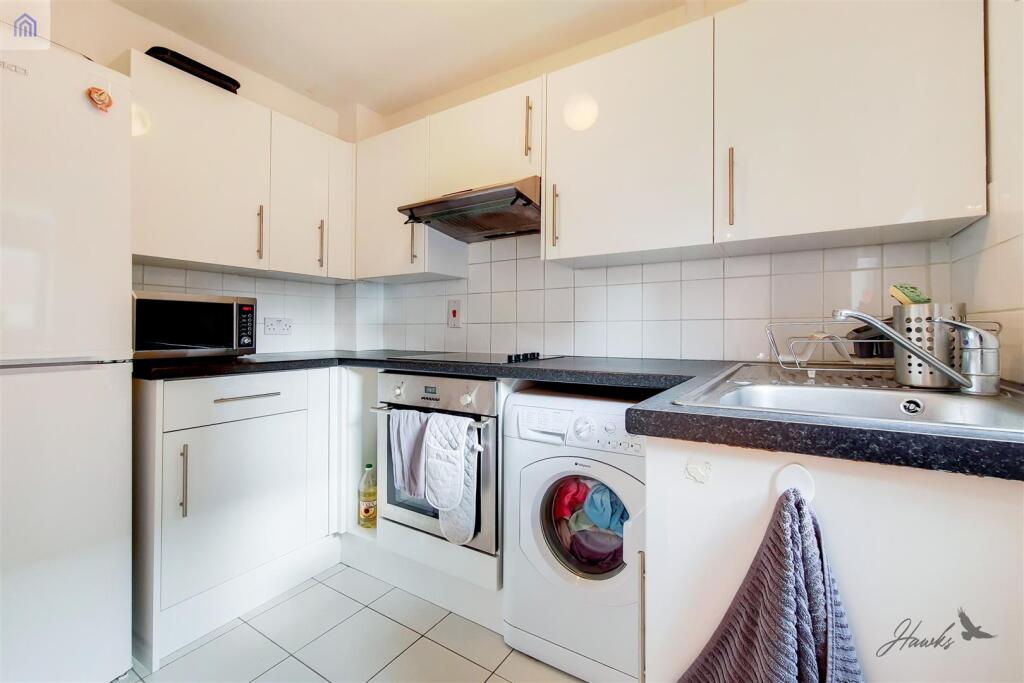 Reveley Square | Southwark | SE16 - More