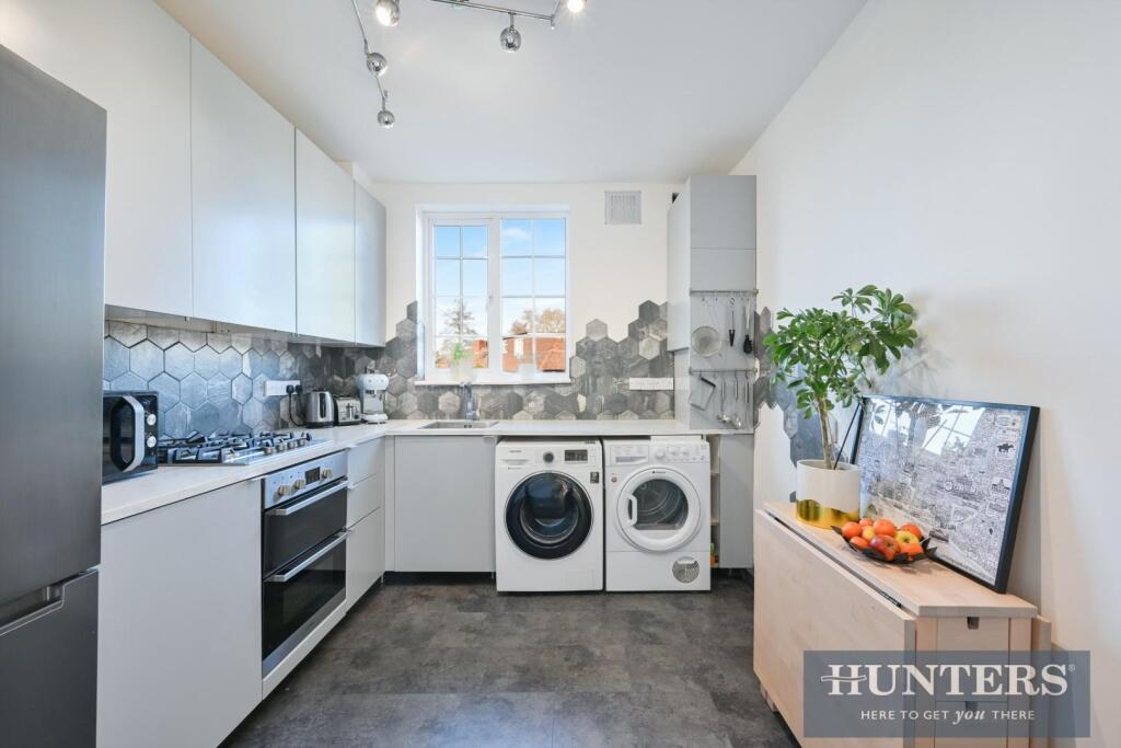 Apartment in Epsom, Cuddington, Ewell - View 3