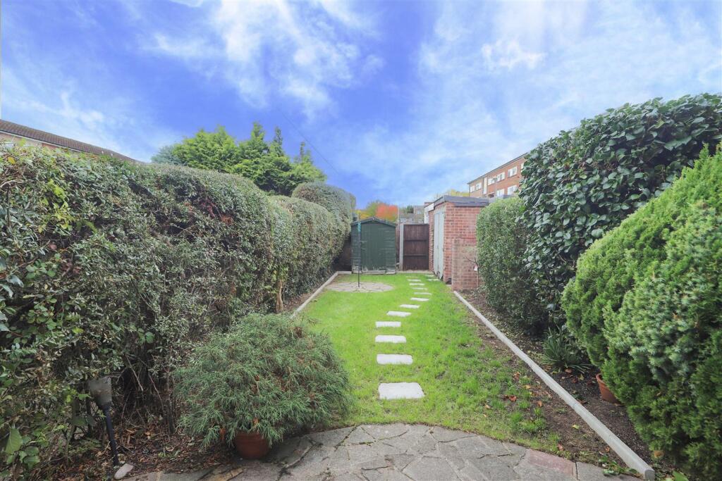 Wordsworth Way, West Drayton photo 4