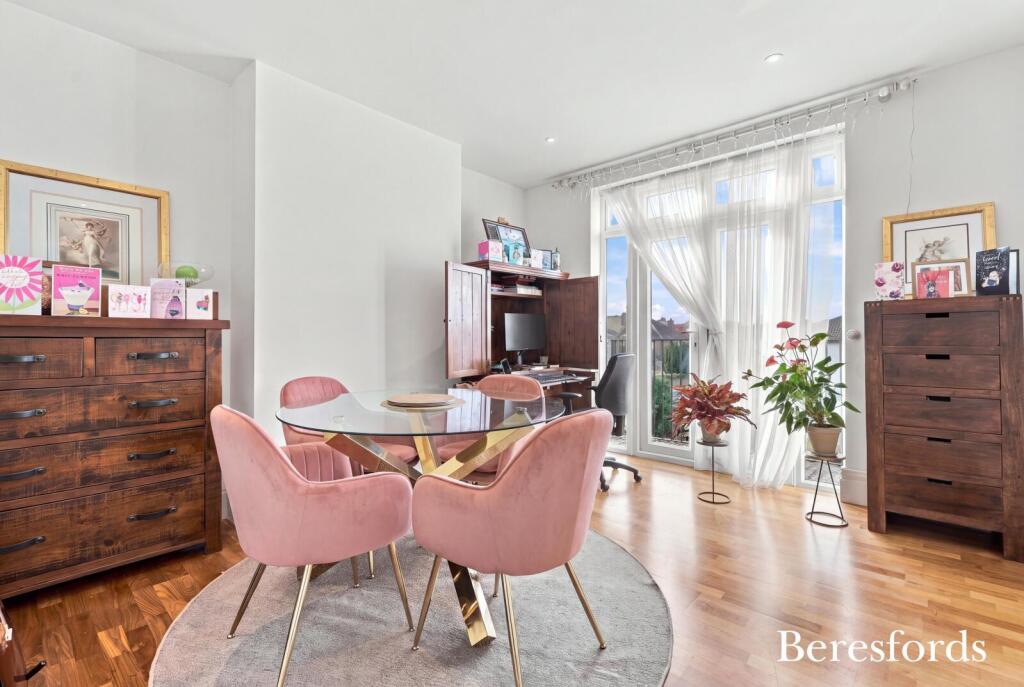 Apartment in London, Gidea Park - View 5