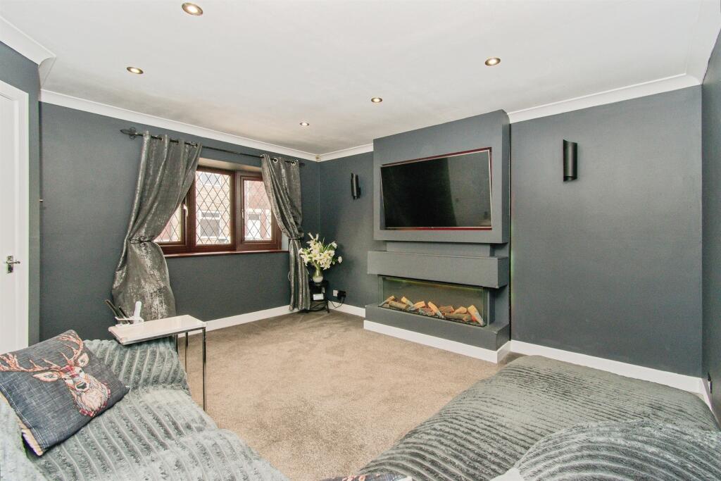 House in Normanton, Clover View - More