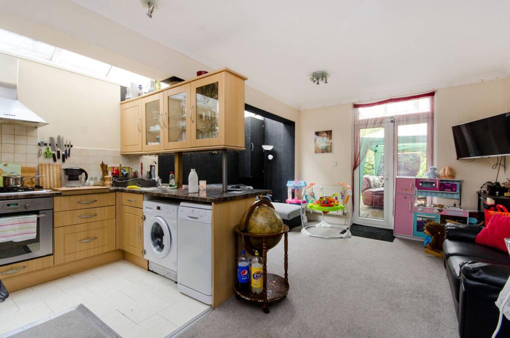Main image of property: Pathfield Road, Streatham Common, London, SW16