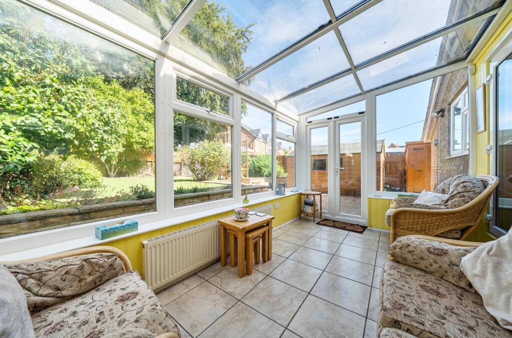 House in Flore, West Northamptonshire - More