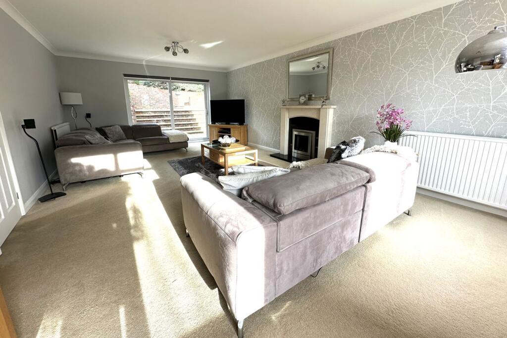 House in Surrey Heath, Surrey - View 4