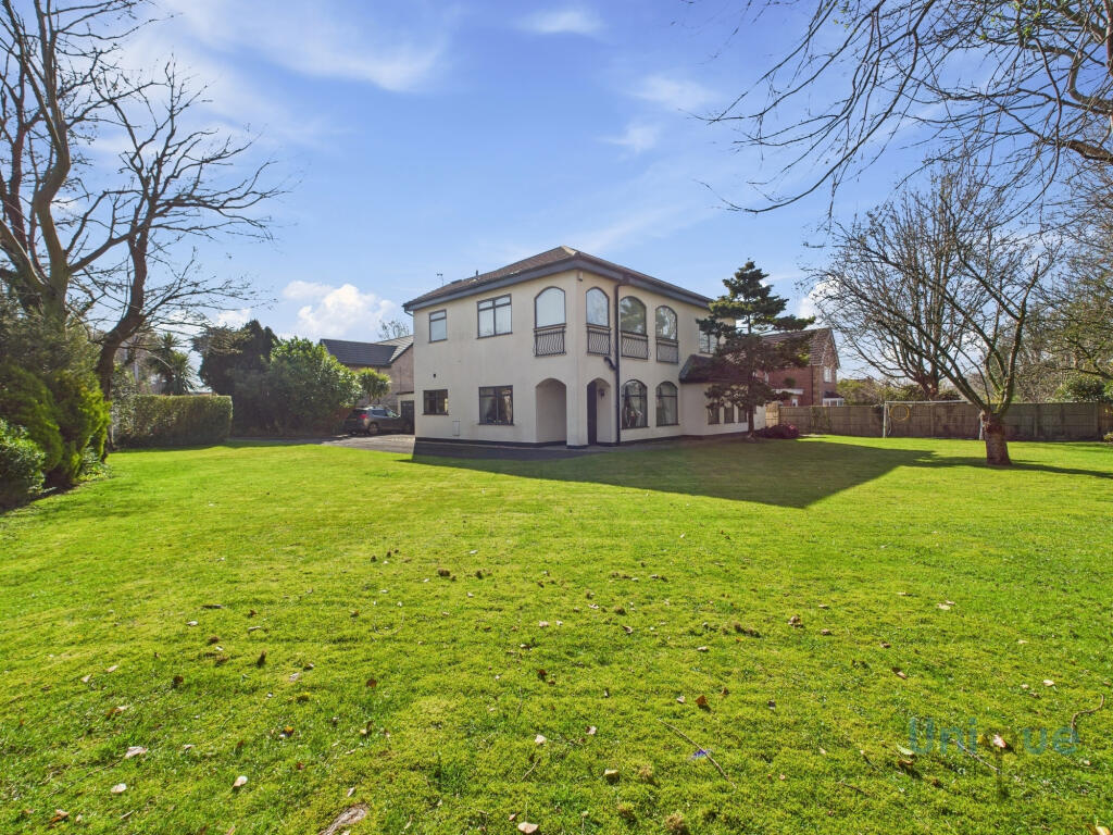 Main image of property: Garstang Road, Poulton-le-Fylde, FY6