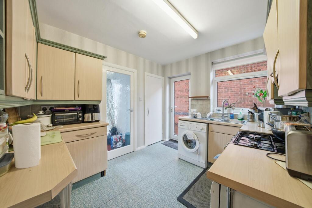 House in Rushcliffe, Compton Acres - More