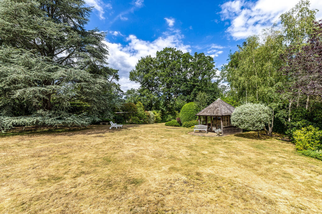 Furze Field, Crown Estate, Oxshott photo 4