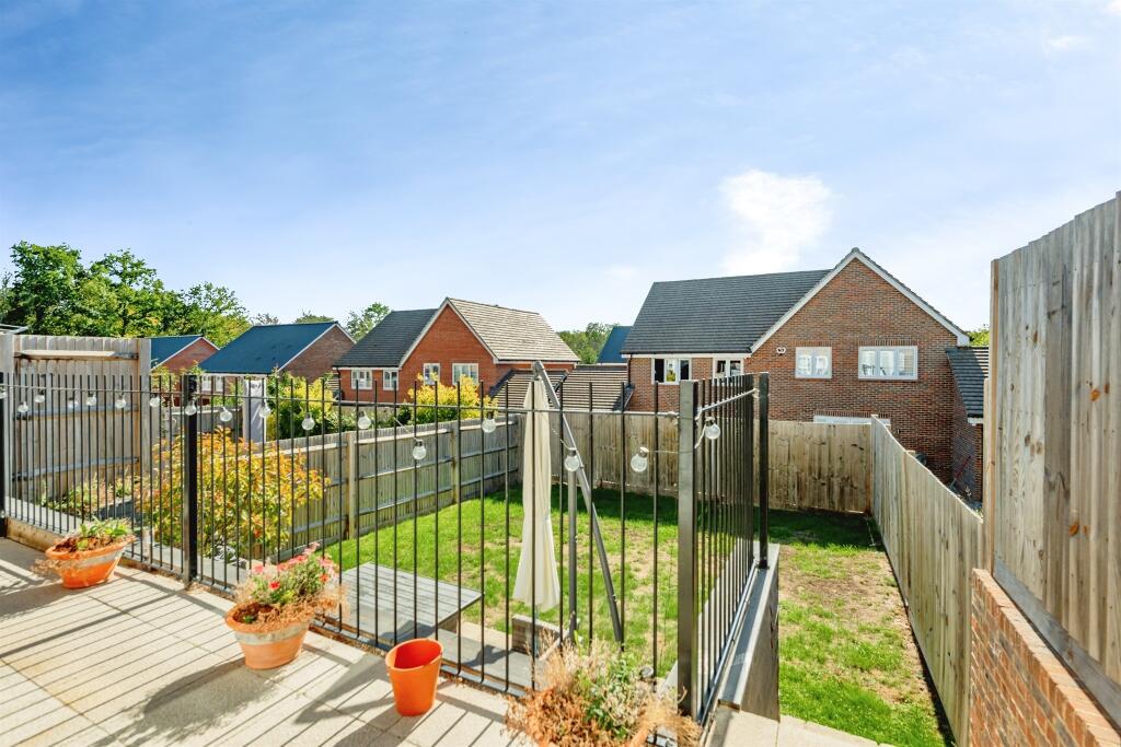 House in Haywards Heath, Ansty and Staplefield - View 2