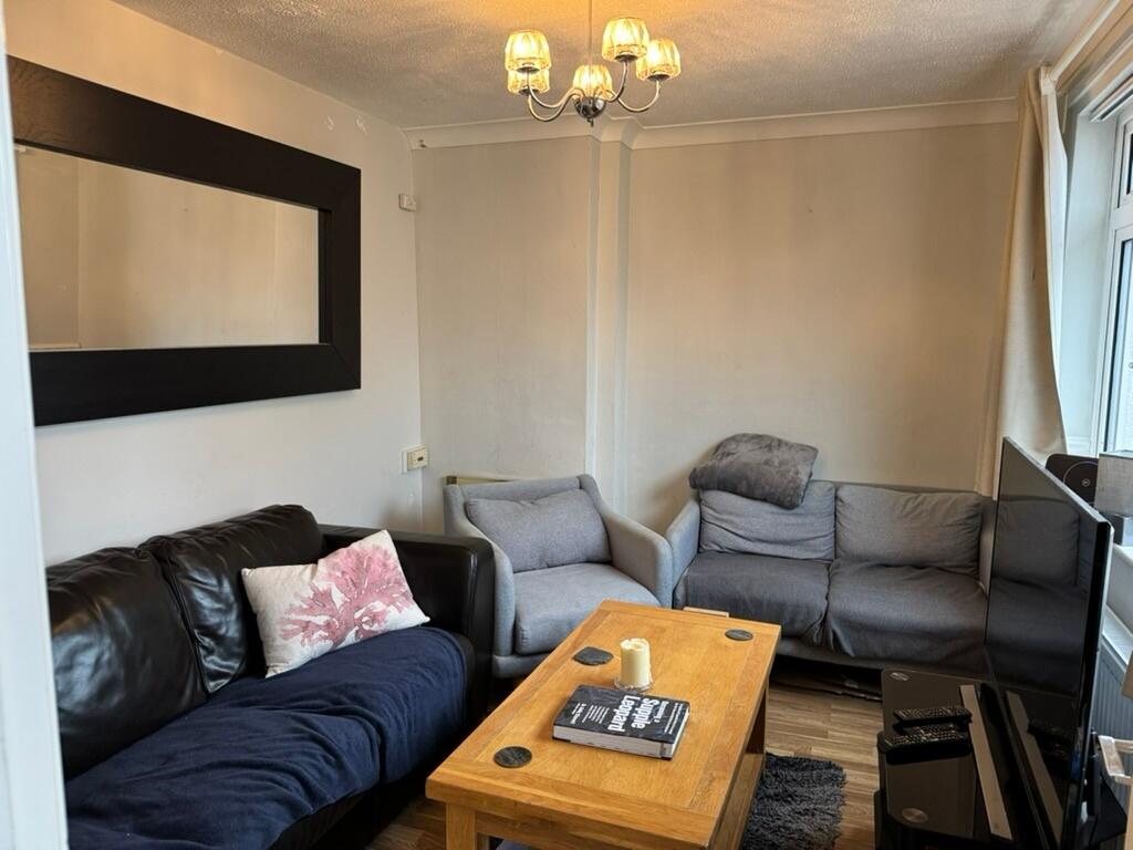 1 bedroom house share for rent