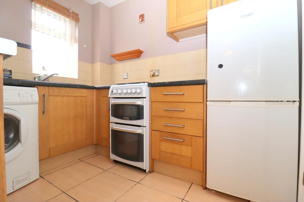 Kelling Close, Warden Hills, Luton, Bedfordshire, LU2 7ET photo 4