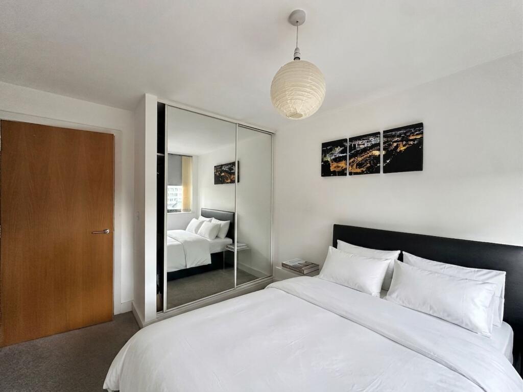 Apartment in Stockport, Heaviley, Shaw Heath - View 4