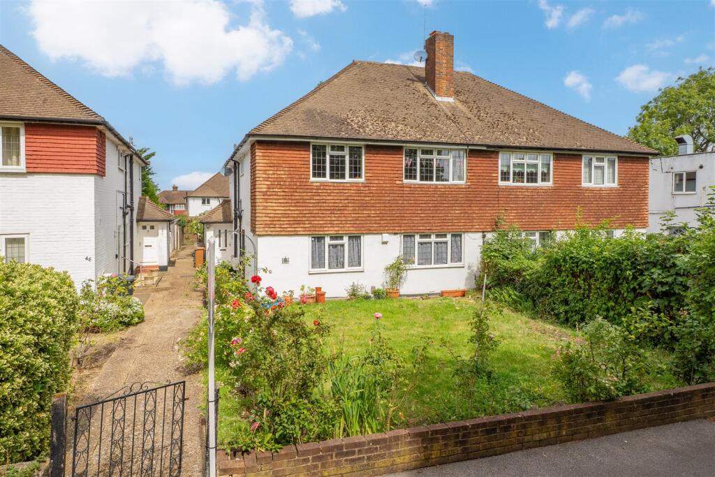 2-bed flat on Stonecot Hill, Sutton, £375,000