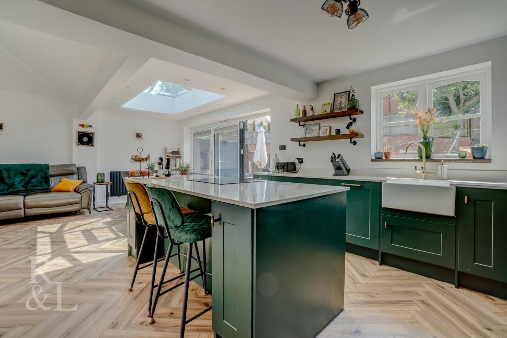 House in Rushcliffe, Compton Acres - View 2