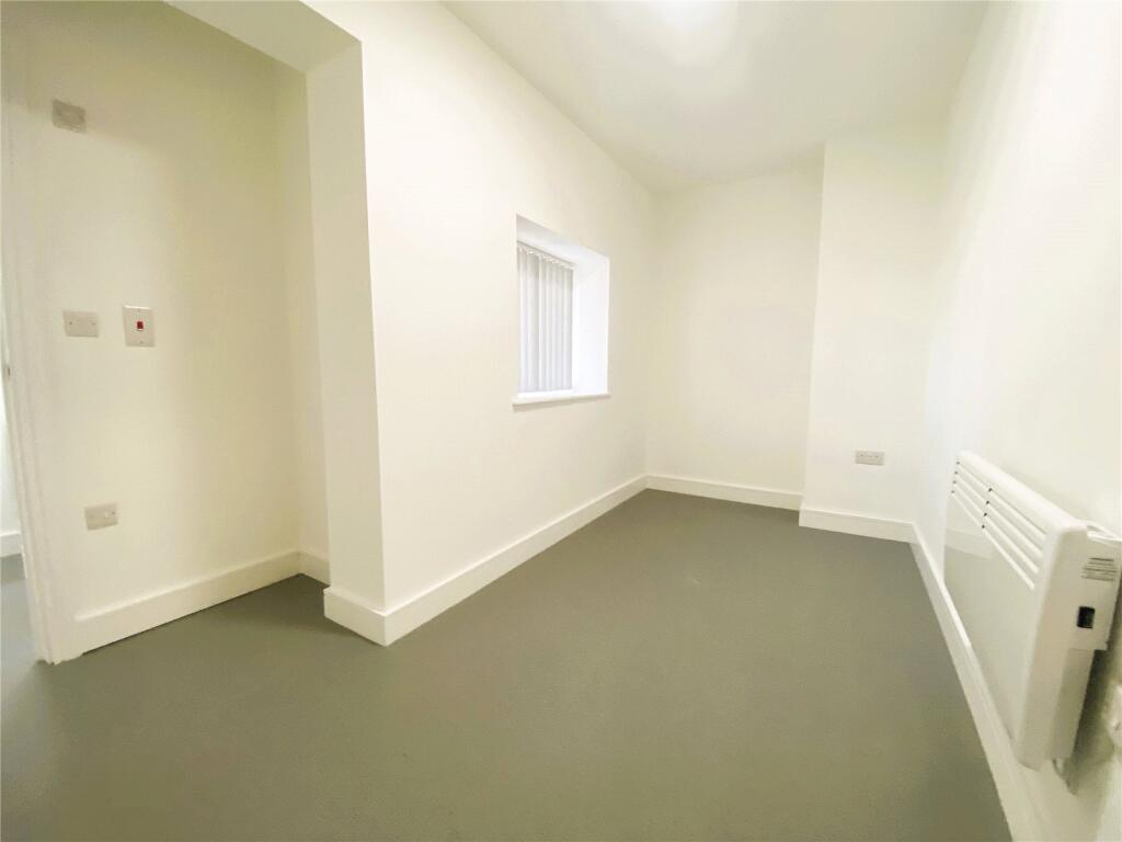 Apartment in Oldham - View 4