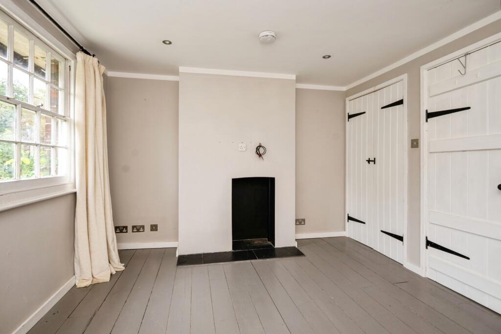 House in Canterbury - More
