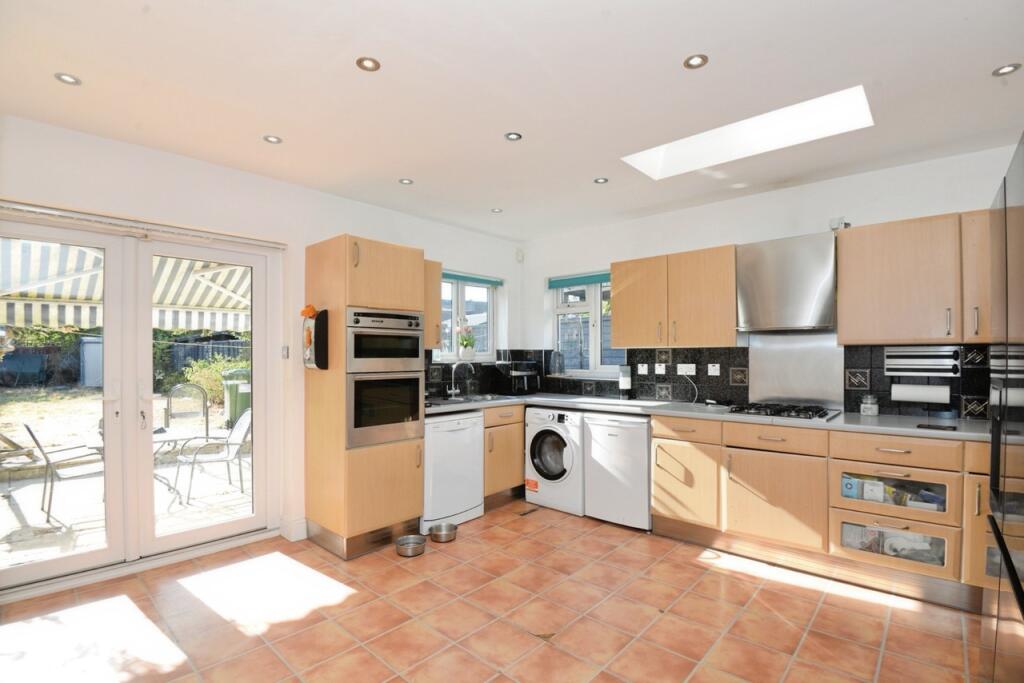 House in Slough - View 3