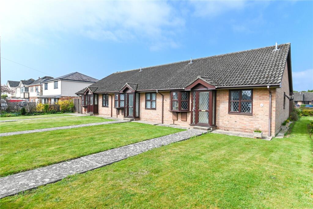 2-bed house on Ashley Lane, Hordle, Lymington, Hampshire, SO41, £275,000